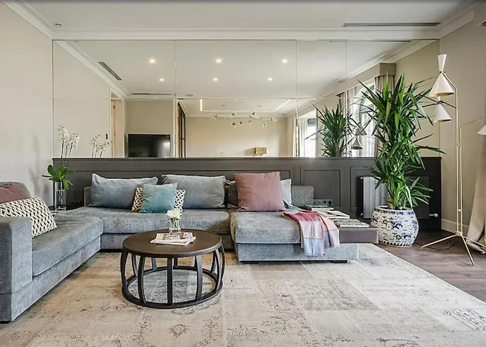 8 Guests Elegant Penthouse In Barcelona